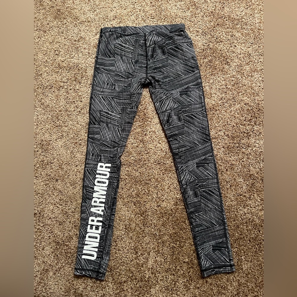 Under armour leggings. In great condition still!